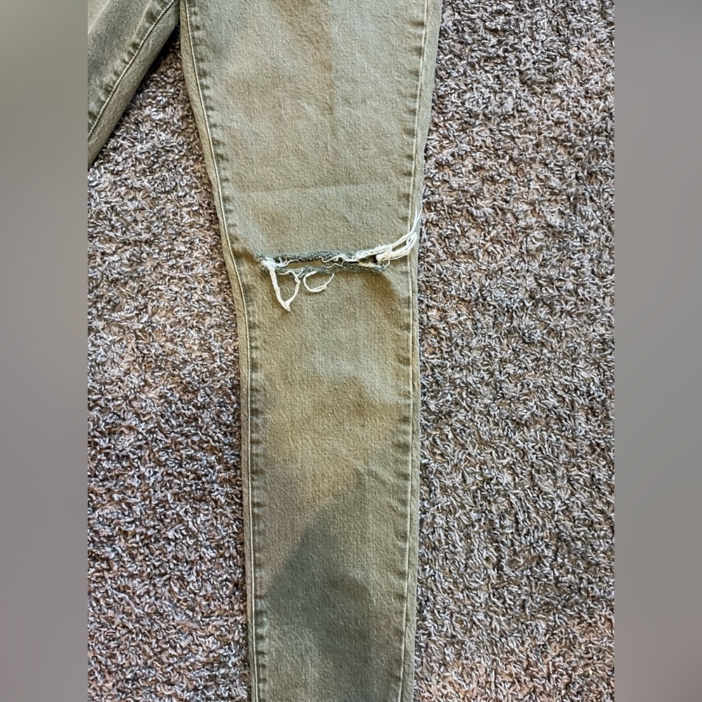 We The Free Button Fly Distressed Jeans Women’s Size -27 Olive Green - Picture 3 of 8